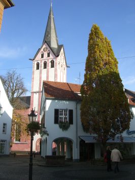 Kempen : Am Sankt Marien, im Hintergrund die Probsteikirche